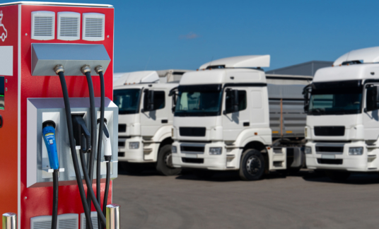 Elektrische truck – Elektrisch – zero-emissie – groen – duurzaam – laden – laadpaal