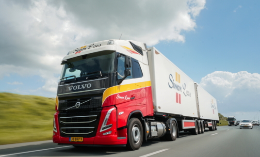 LZV B-double Volvo Simon Loos 2021- bron The Showtruck Channel (toestemming zonder bronvermelding)